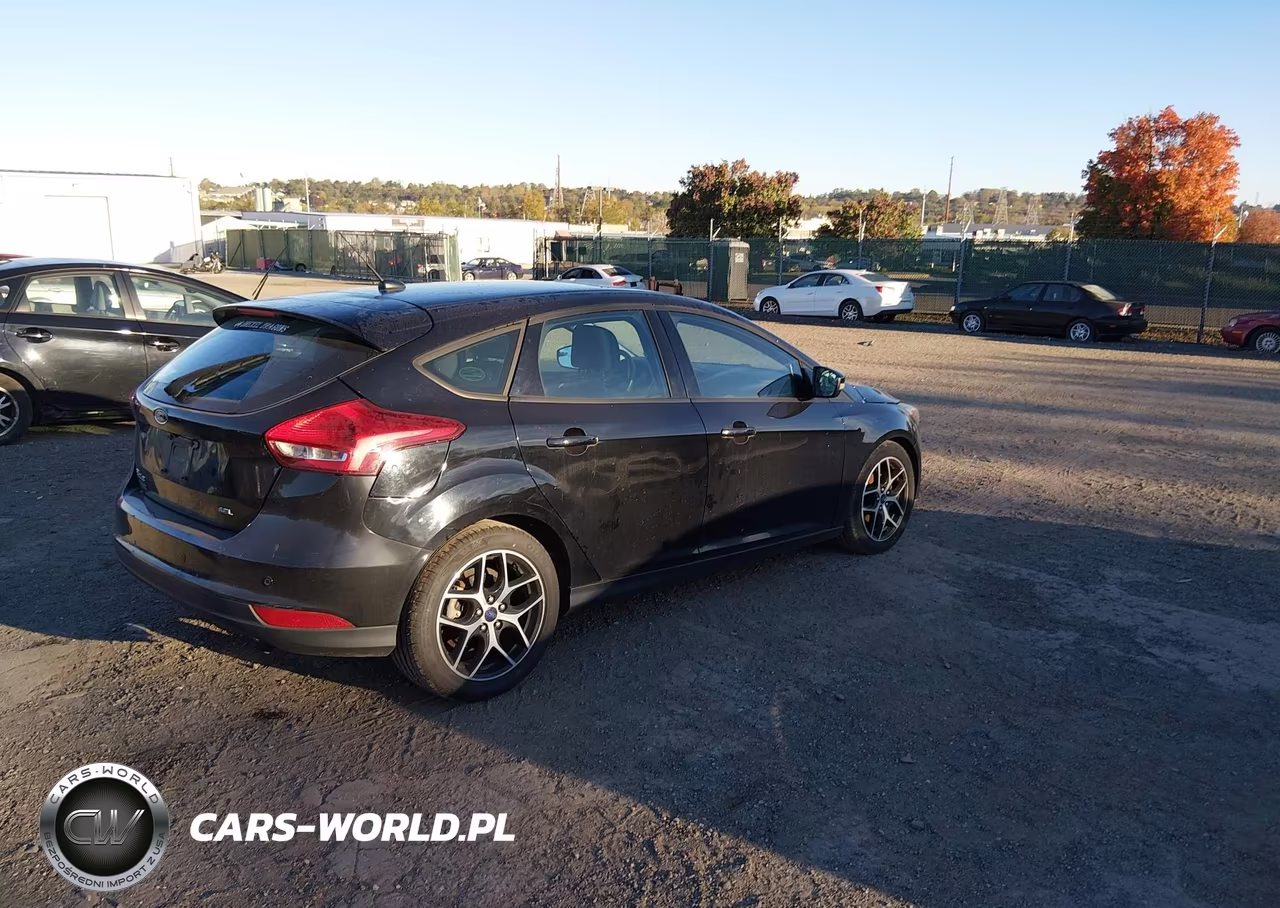 2017 Ford Focus Sel VIN:1FADP3M23HL274321 - 4