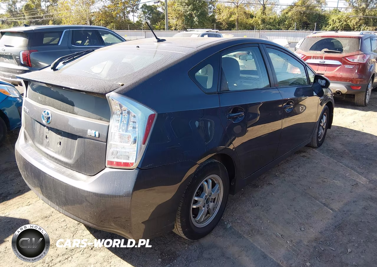 2011 Toyota Prius Three VIN:JTDKN3DU1B1372422 - 4