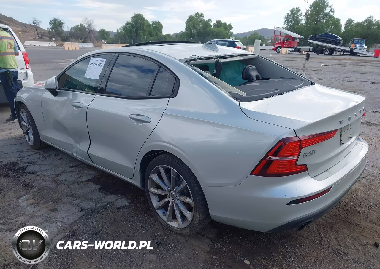 2019 Volvo S60 T5 Momentum VIN:7JR102FK7KG001067 - 3