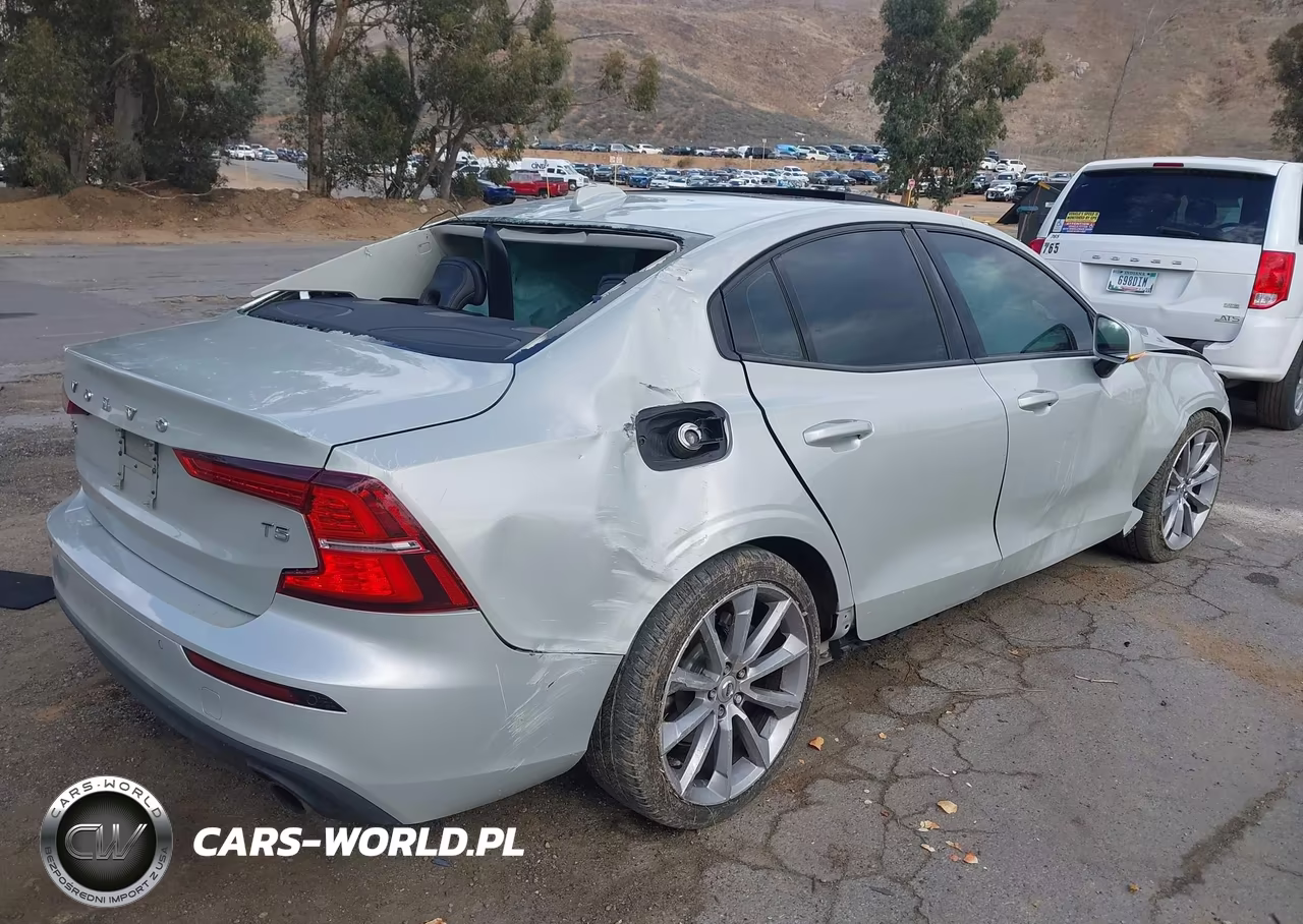 2019 Volvo S60 T5 Momentum VIN:7JR102FK7KG001067 - 4