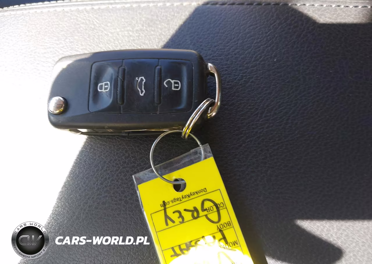 2014 Volkswagen Passat 2.5L Wolfsburg Edition VIN:1VWAP7A30EC016901 - 11