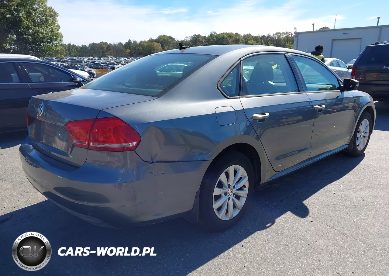 2014 Volkswagen Passat 2.5L Wolfsburg Edition VIN:1VWAP7A30EC016901 - 4