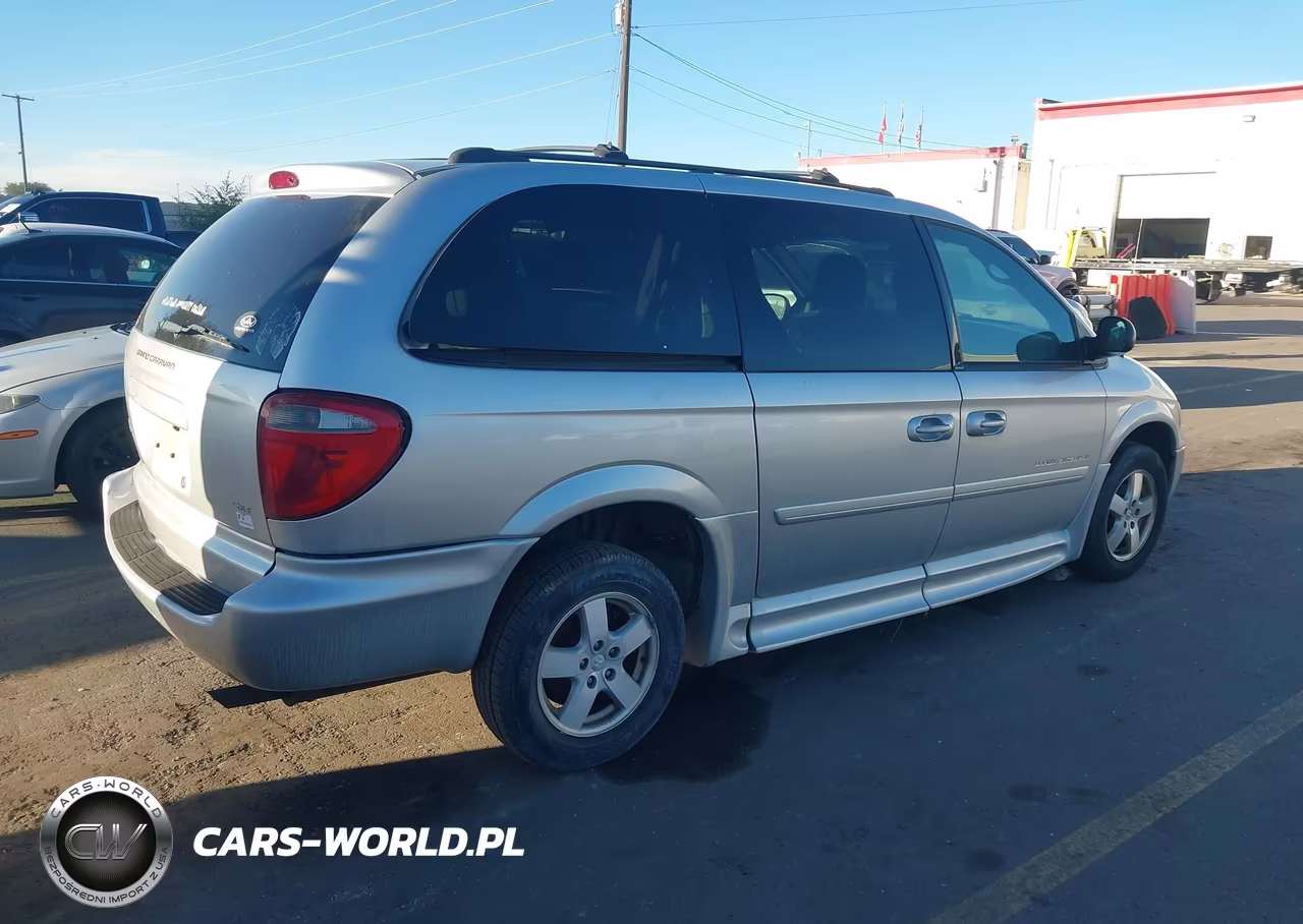 2005 Dodge Grand Caravan VIN:2D4GP44L15R561619 - 4