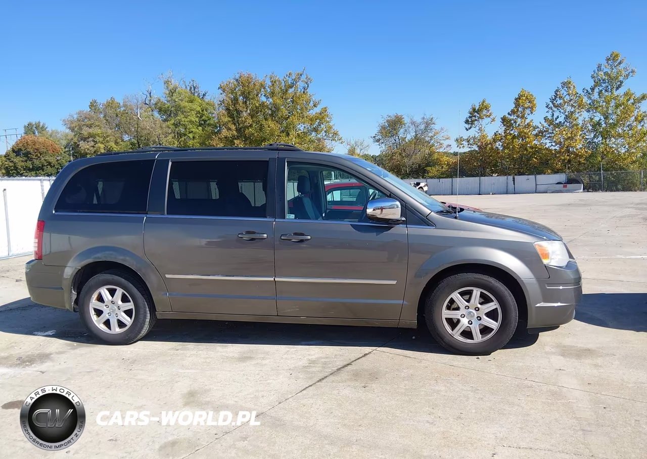 2010 Chrysler Town & Country Touring Plus VIN:2A4RR8DX3AR441920 - 13