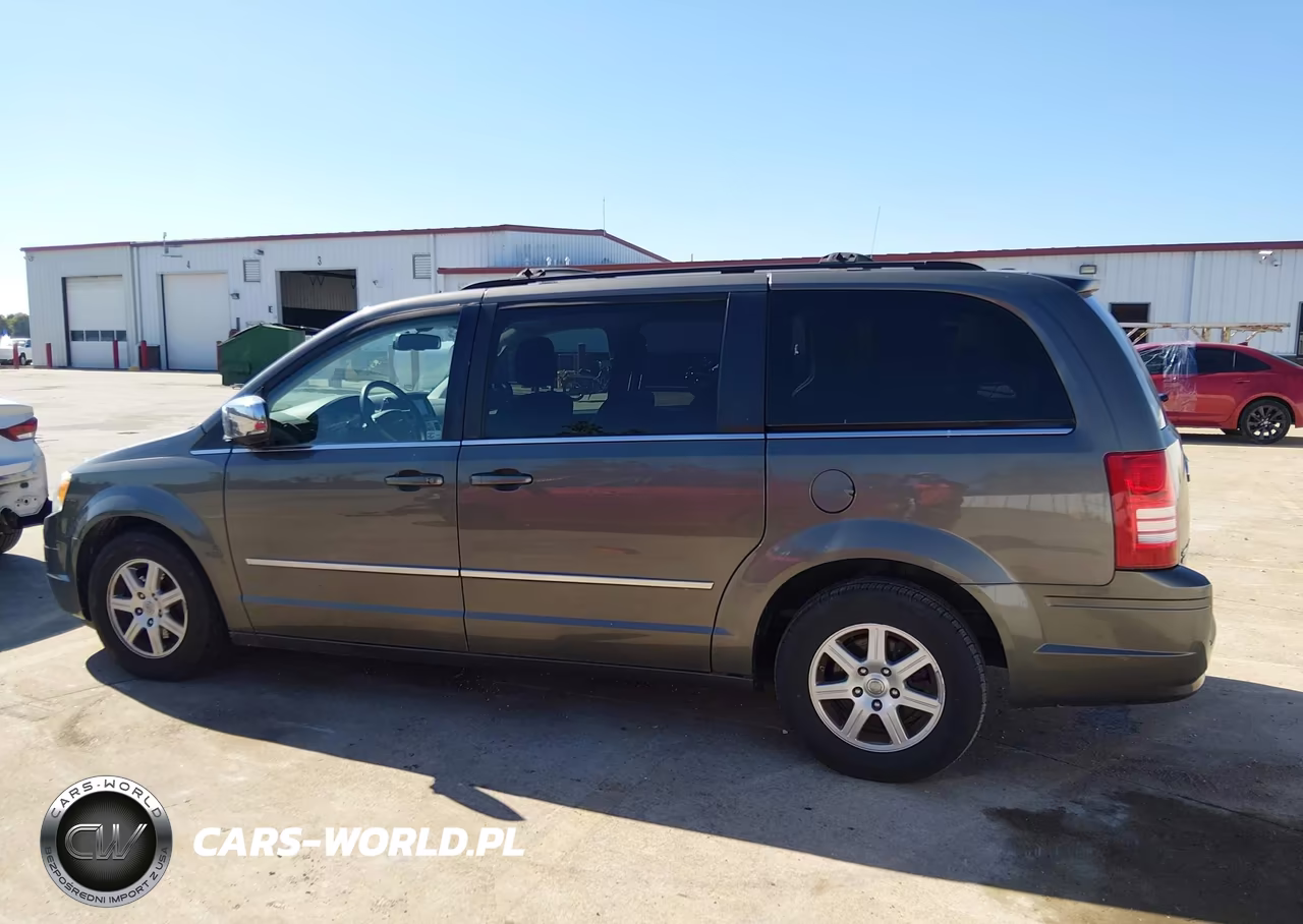2010 Chrysler Town & Country Touring Plus VIN:2A4RR8DX3AR441920 - 14