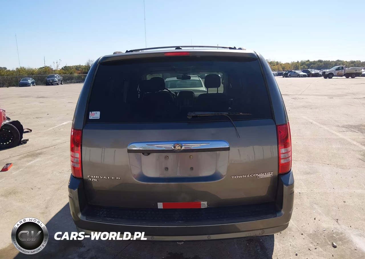 2010 Chrysler Town & Country Touring Plus VIN:2A4RR8DX3AR441920 - 16