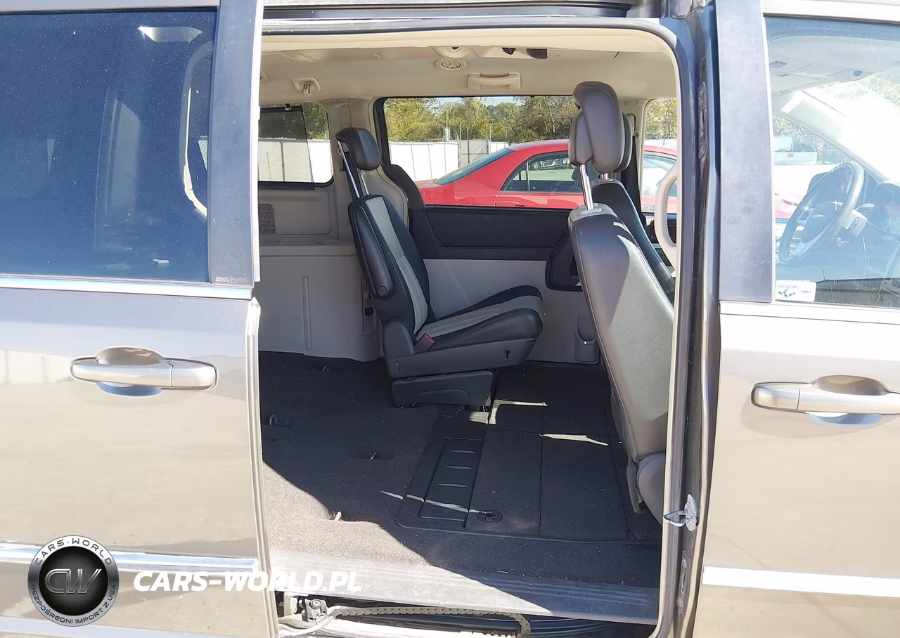 2010 Chrysler Town & Country Touring Plus VIN:2A4RR8DX3AR441920 - 8