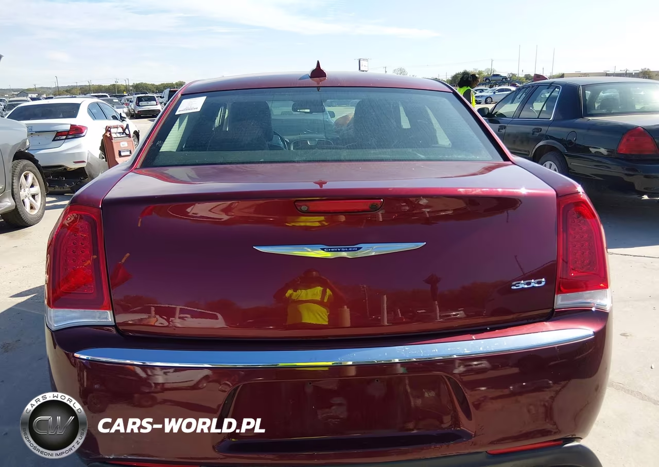 2019 Chrysler 300 Limited VIN:2C3CCAEG3KH533530 - 16