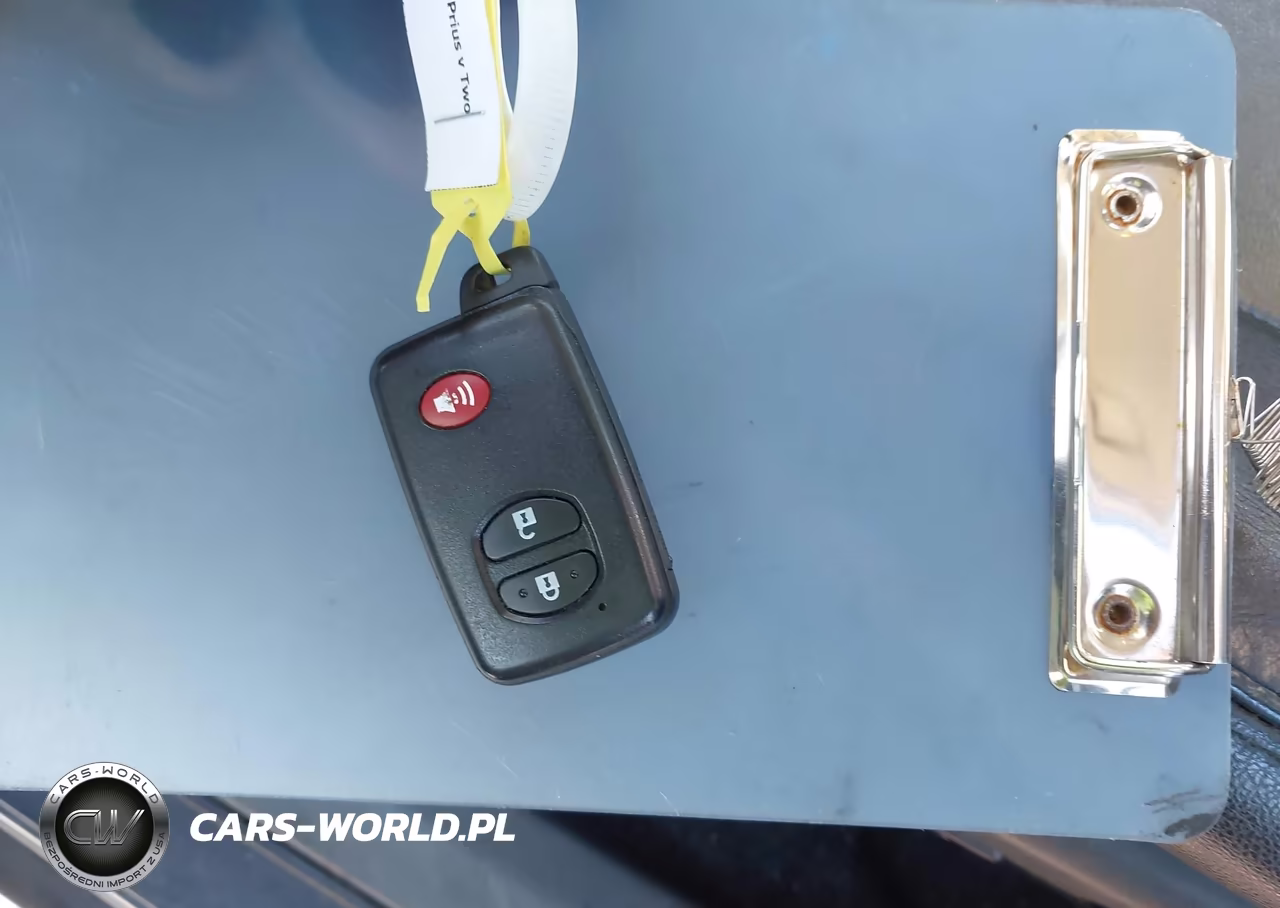 2012 Toyota Prius V Two VIN:JTDZN3EUXC3127086 - 11