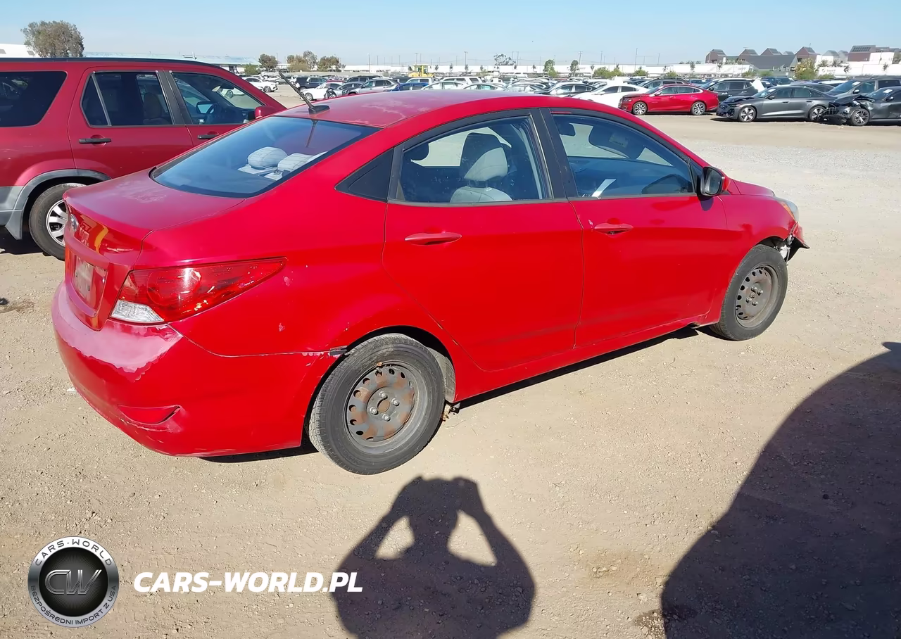 2013 Hyundai Accent Gls VIN:KMHCT4AE8DU445487 - 4