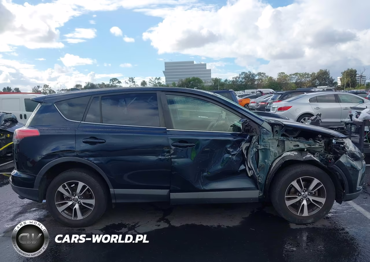 2018 Toyota Rav4 Xle VIN:JTMWFREV4JJ729924 - 13