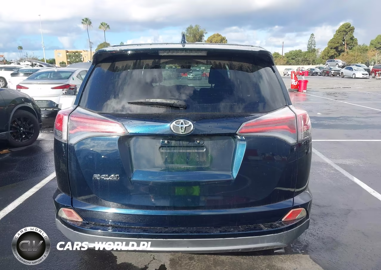 2018 Toyota Rav4 Xle VIN:JTMWFREV4JJ729924 - 16