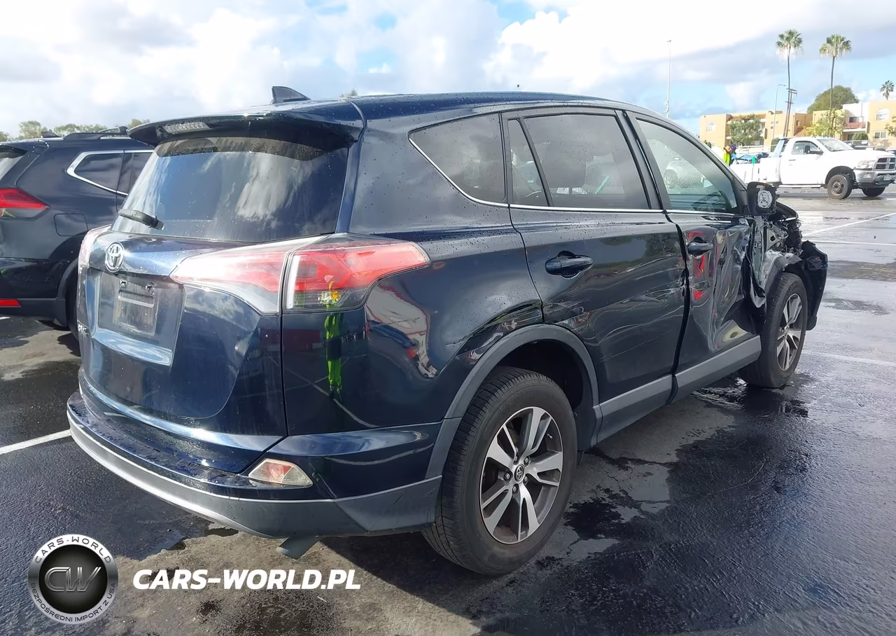 2018 Toyota Rav4 Xle VIN:JTMWFREV4JJ729924 - 4