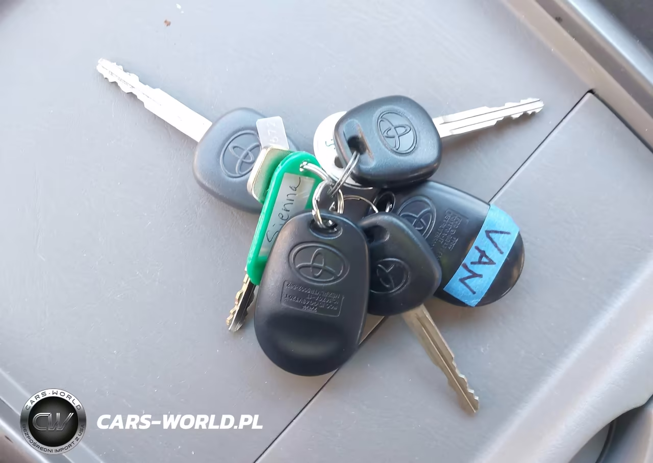 2007 Toyota Sienna Le VIN:5TDZK23C07S083617 - 11