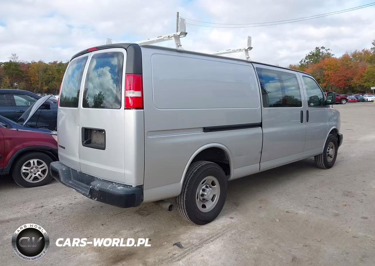 2018 Chevrolet Express 3500 Work Van VIN:1GCZGHFP4J1335148 - 4