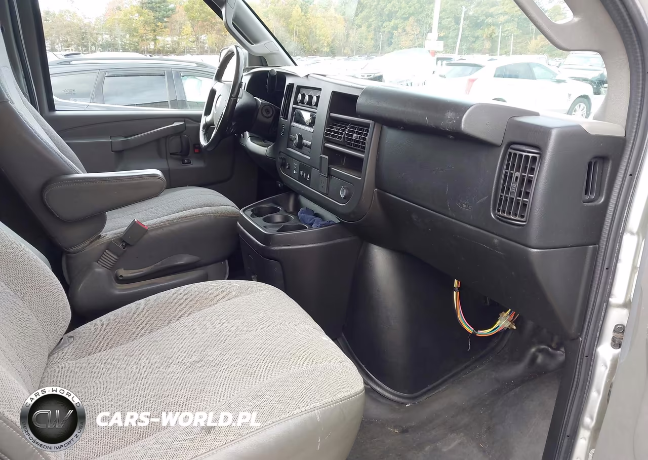 2018 Chevrolet Express 3500 Work Van VIN:1GCZGHFP4J1335148 - 5