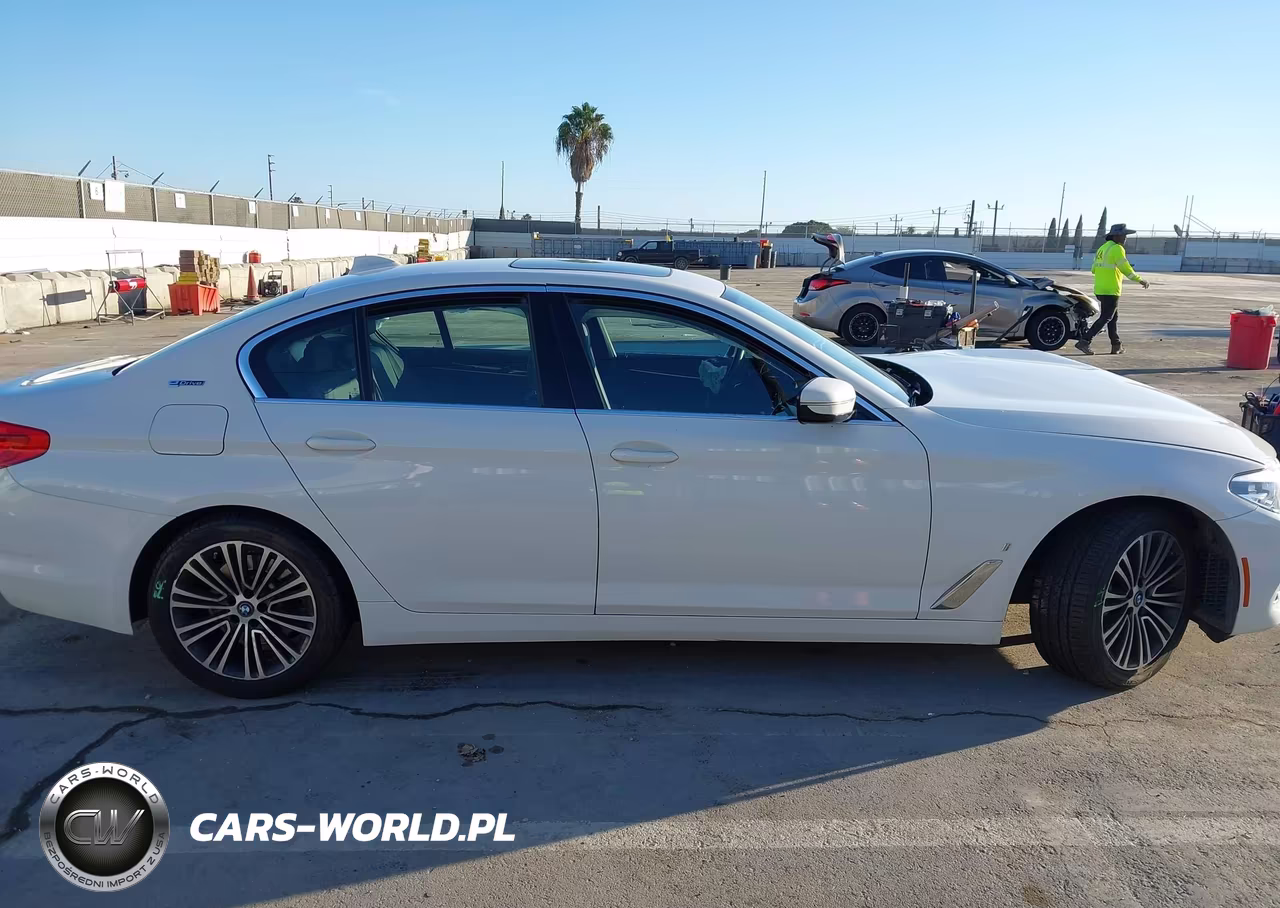 2019 BMW 530E Iperformance VIN:WBAJA9C5XKB399713 - 13