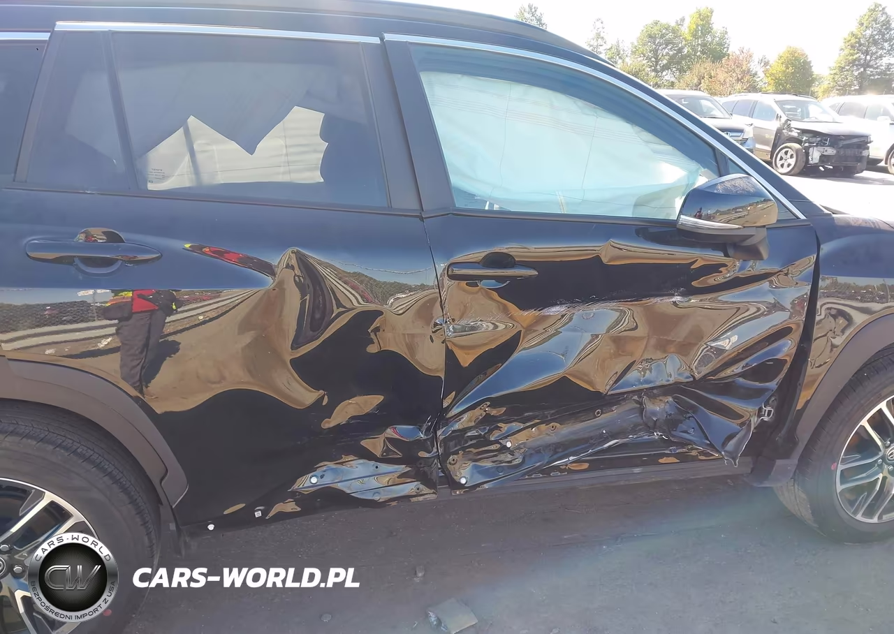 2026 Toyota Corolla Cross Xle VIN:7MUEAAAG1TV185560 - 6