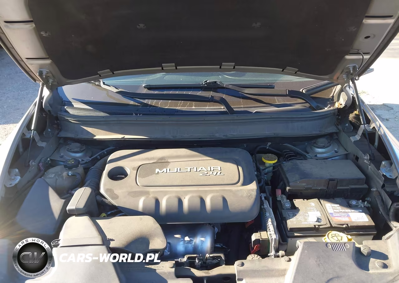 2015 Jeep Cherokee Sport VIN:1C4PJMAB0FW588801 - 10