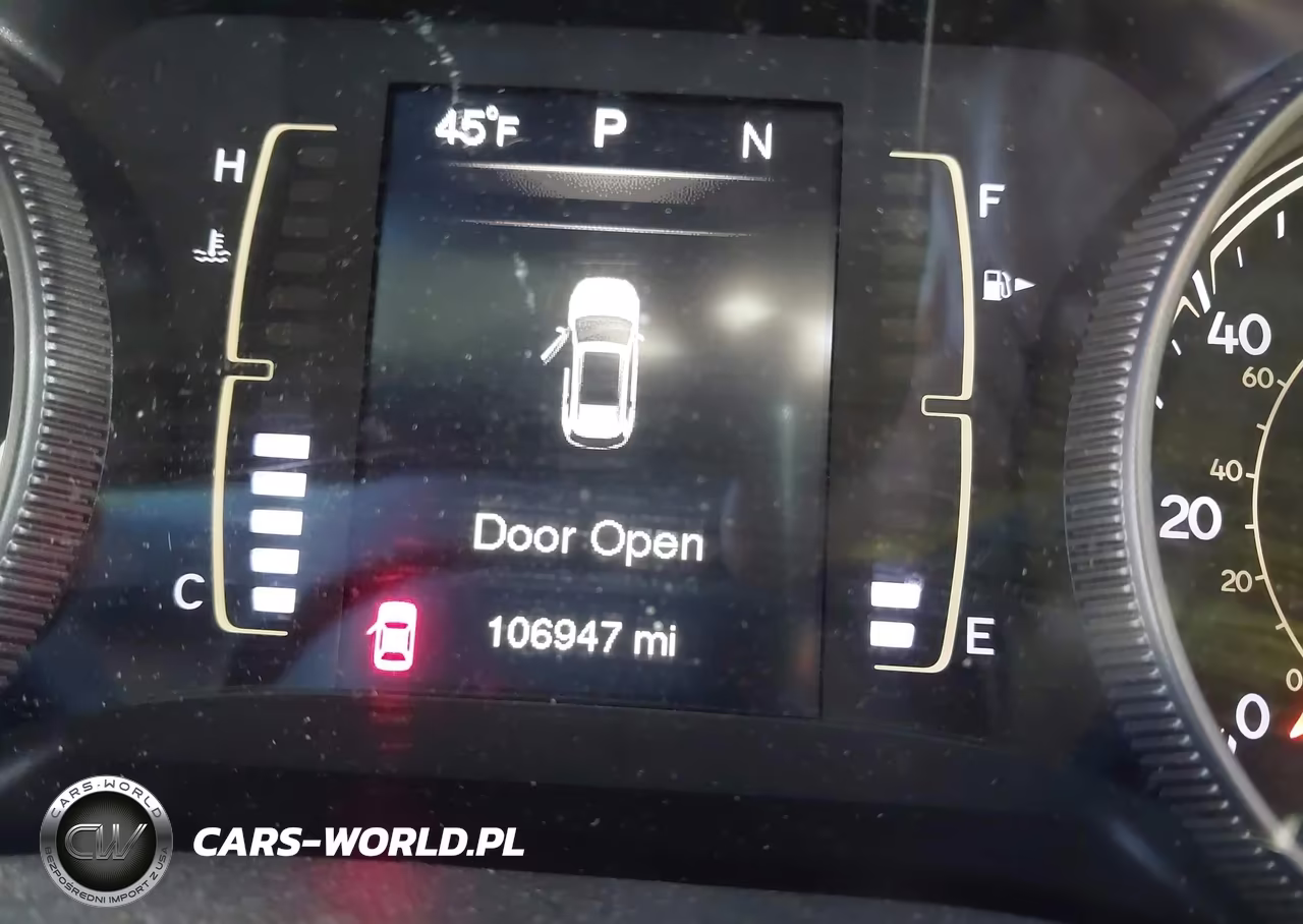 2015 Jeep Cherokee Sport VIN:1C4PJMAB0FW588801 - 15