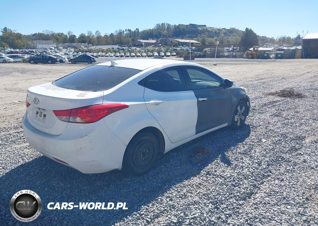2013 Hyundai Elantra Gls VIN:5NPDH4AE0DH311366 - 4