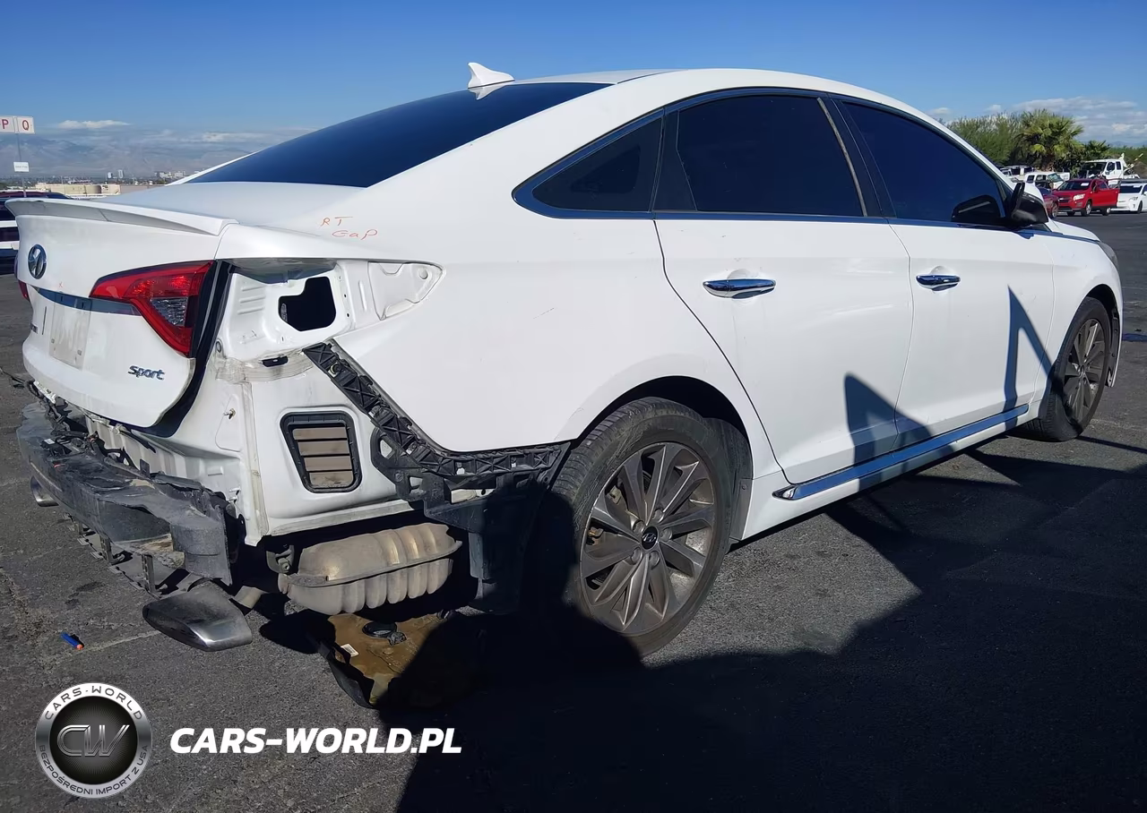 2015 Hyundai Sonata Sport VIN:5NPE34AF6FH214185 - 4