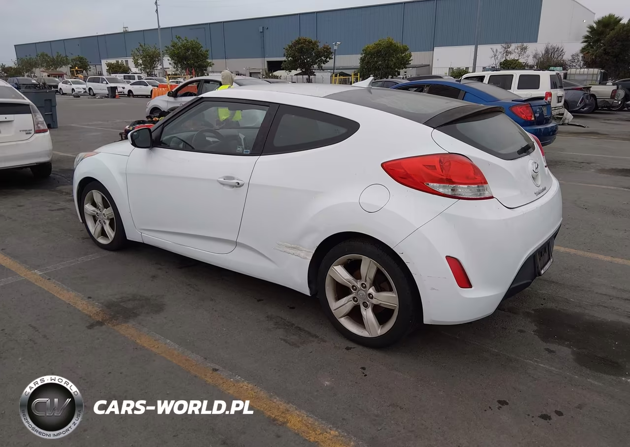 2015 Hyundai Veloster VIN:KMHTC6ADXFU235558 - 3