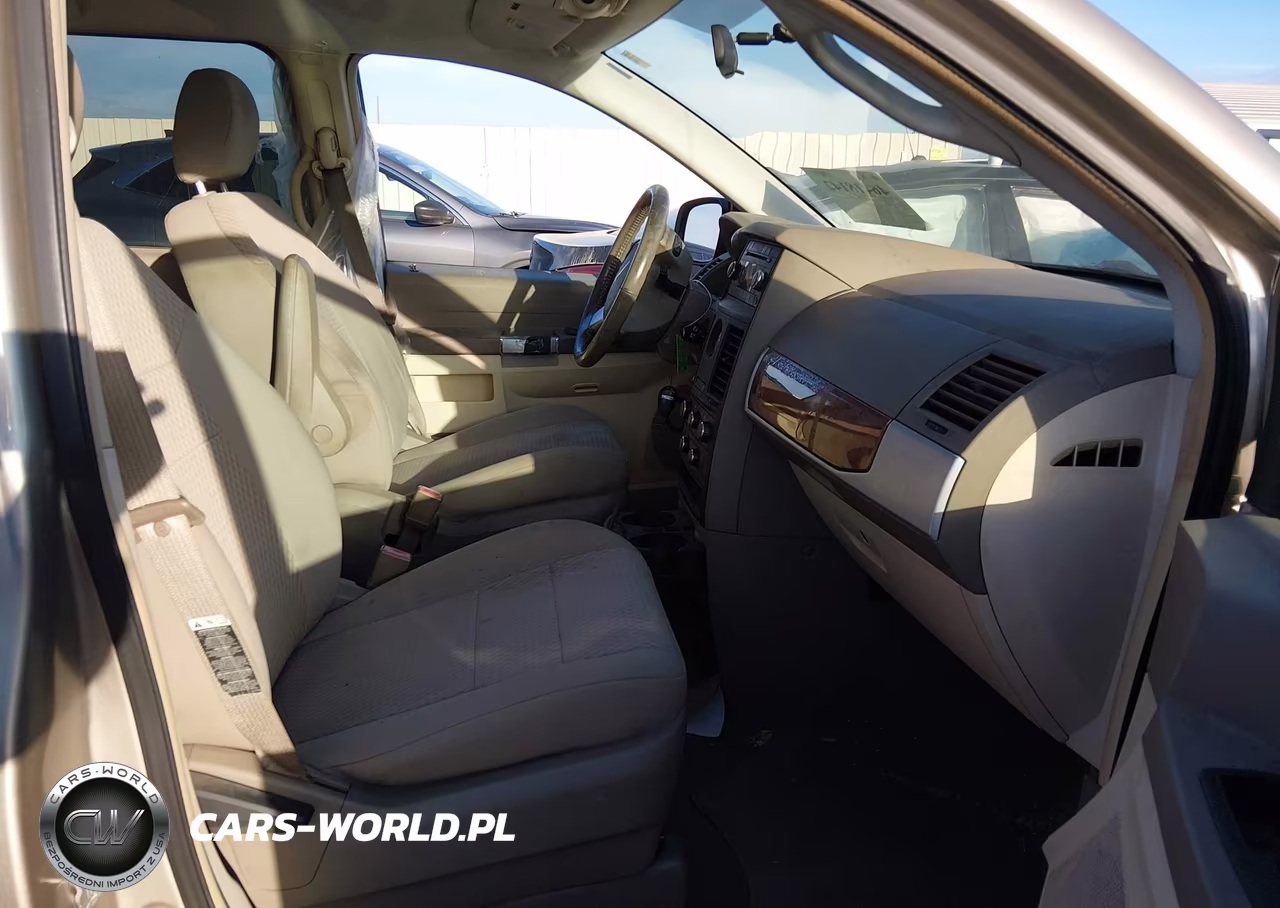 2008 Chrysler Town & Country Touring VIN:2A8HR54P58R609804 - 5