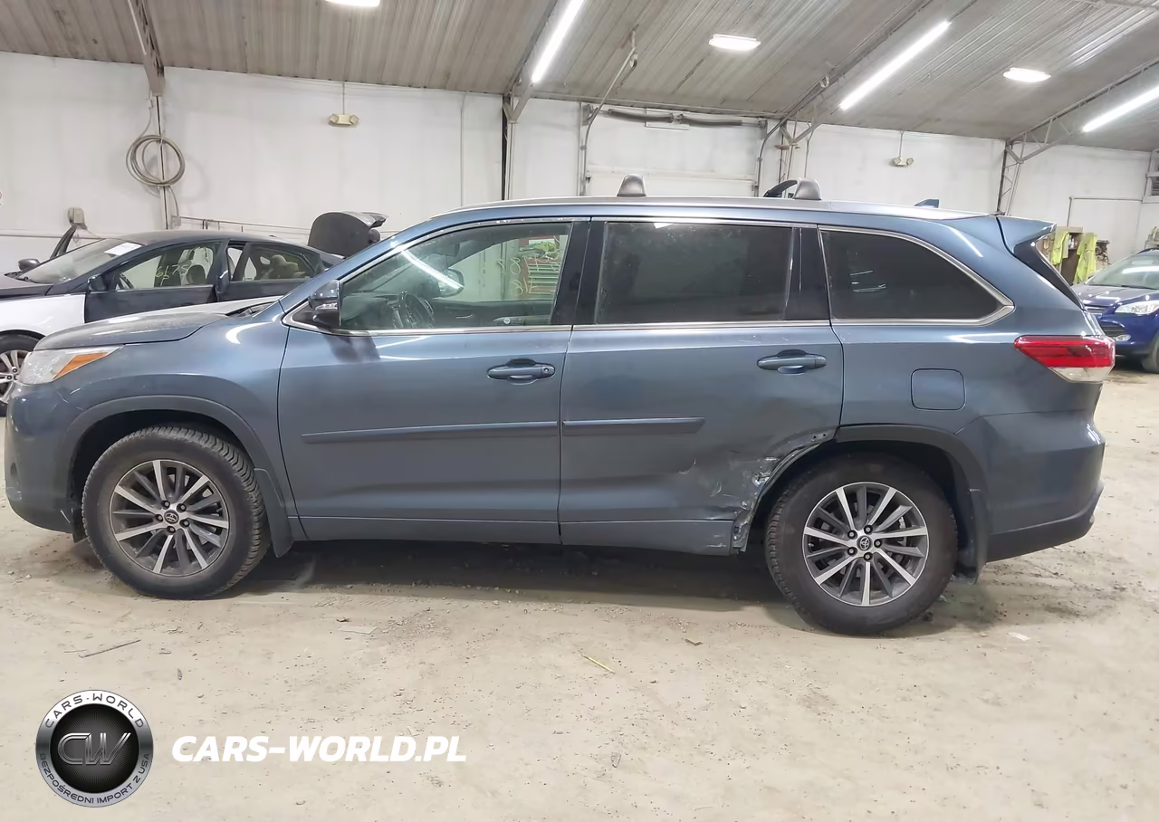 2018 Toyota Highlander Xle VIN:5TDJZRFH1JS499496 - 14