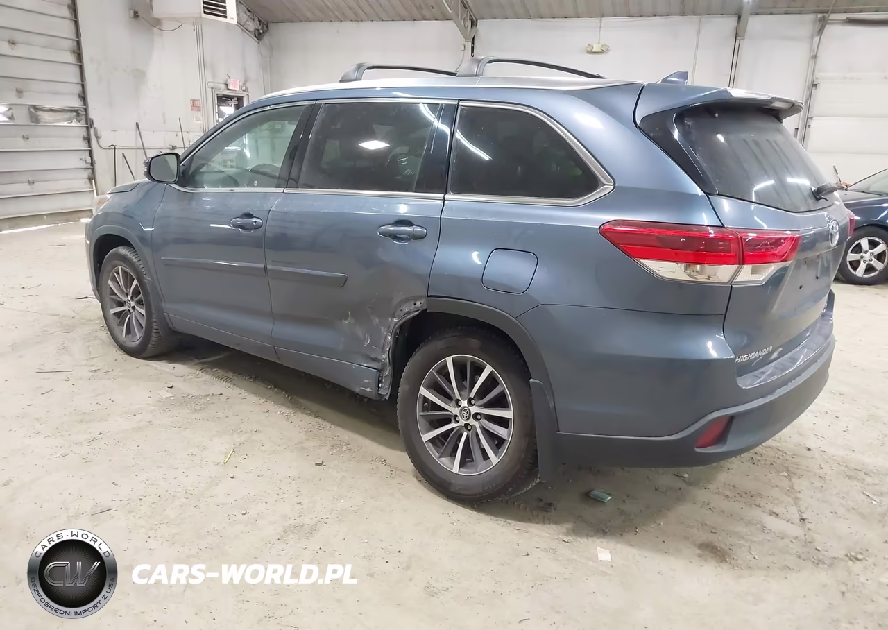 2018 Toyota Highlander Xle VIN:5TDJZRFH1JS499496 - 3