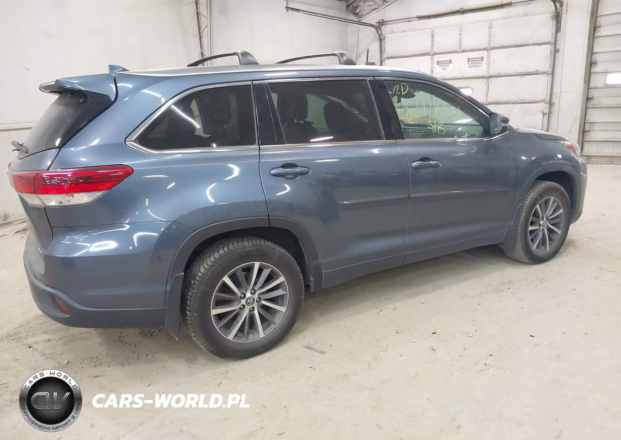 2018 Toyota Highlander Xle VIN:5TDJZRFH1JS499496 - 4