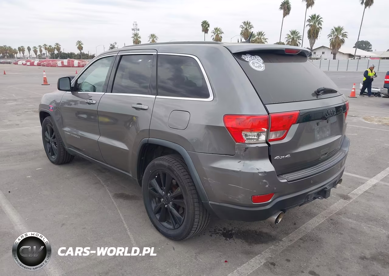 2013 Jeep Grand Cherokee Laredo Altitude VIN:1C4RJFAT6DC581413 - 3