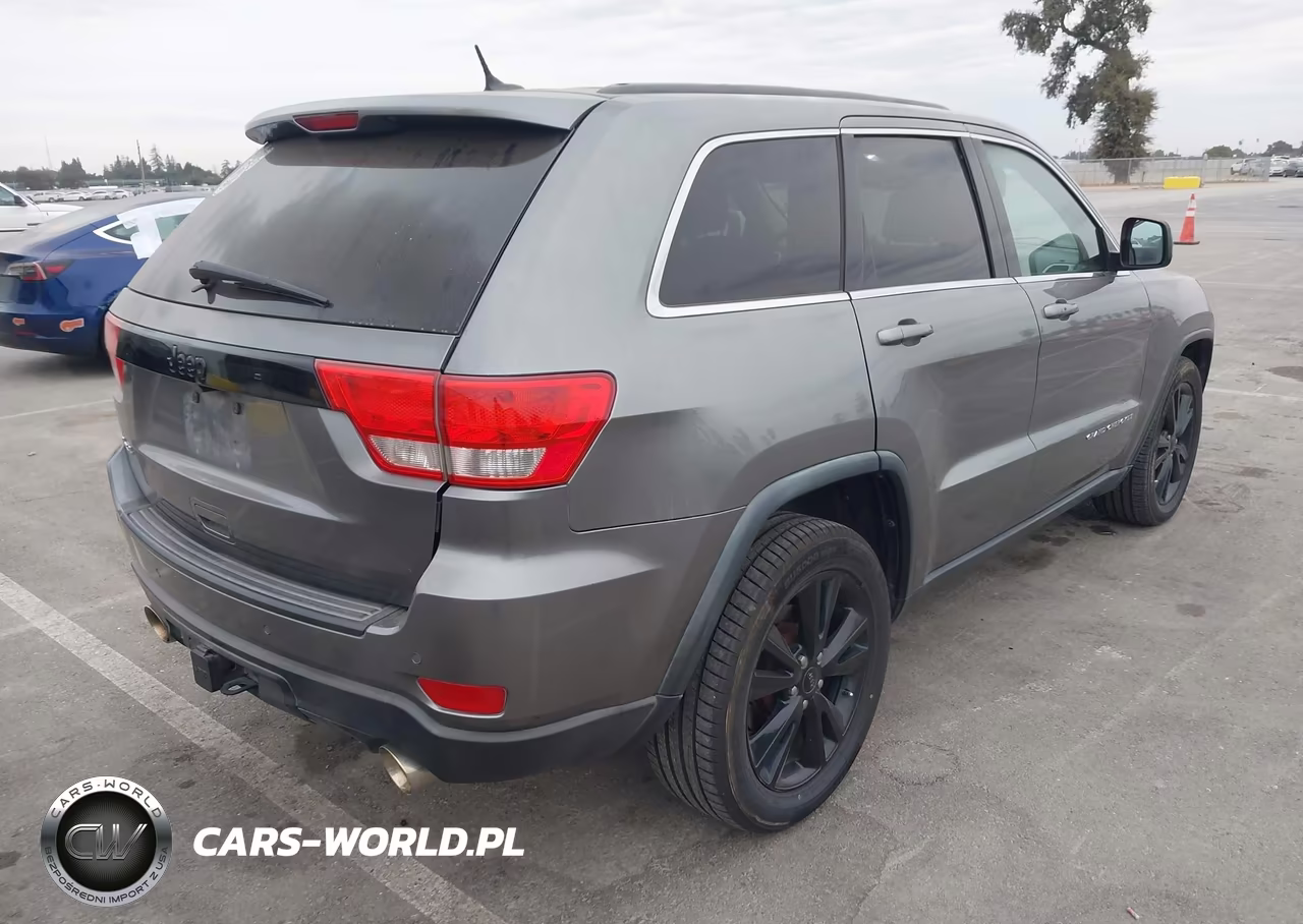 2013 Jeep Grand Cherokee Laredo Altitude VIN:1C4RJFAT6DC581413 - 4
