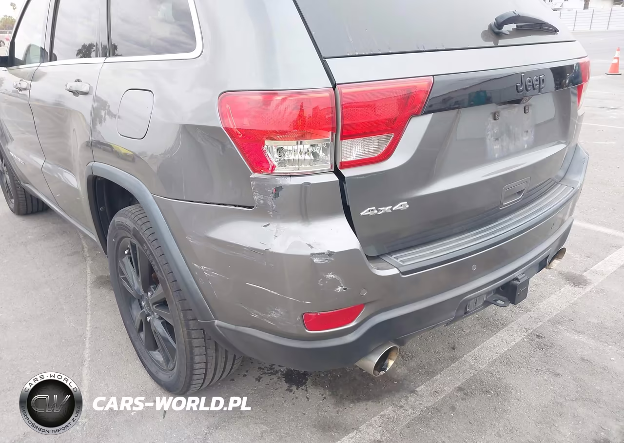 2013 Jeep Grand Cherokee Laredo Altitude VIN:1C4RJFAT6DC581413 - 6
