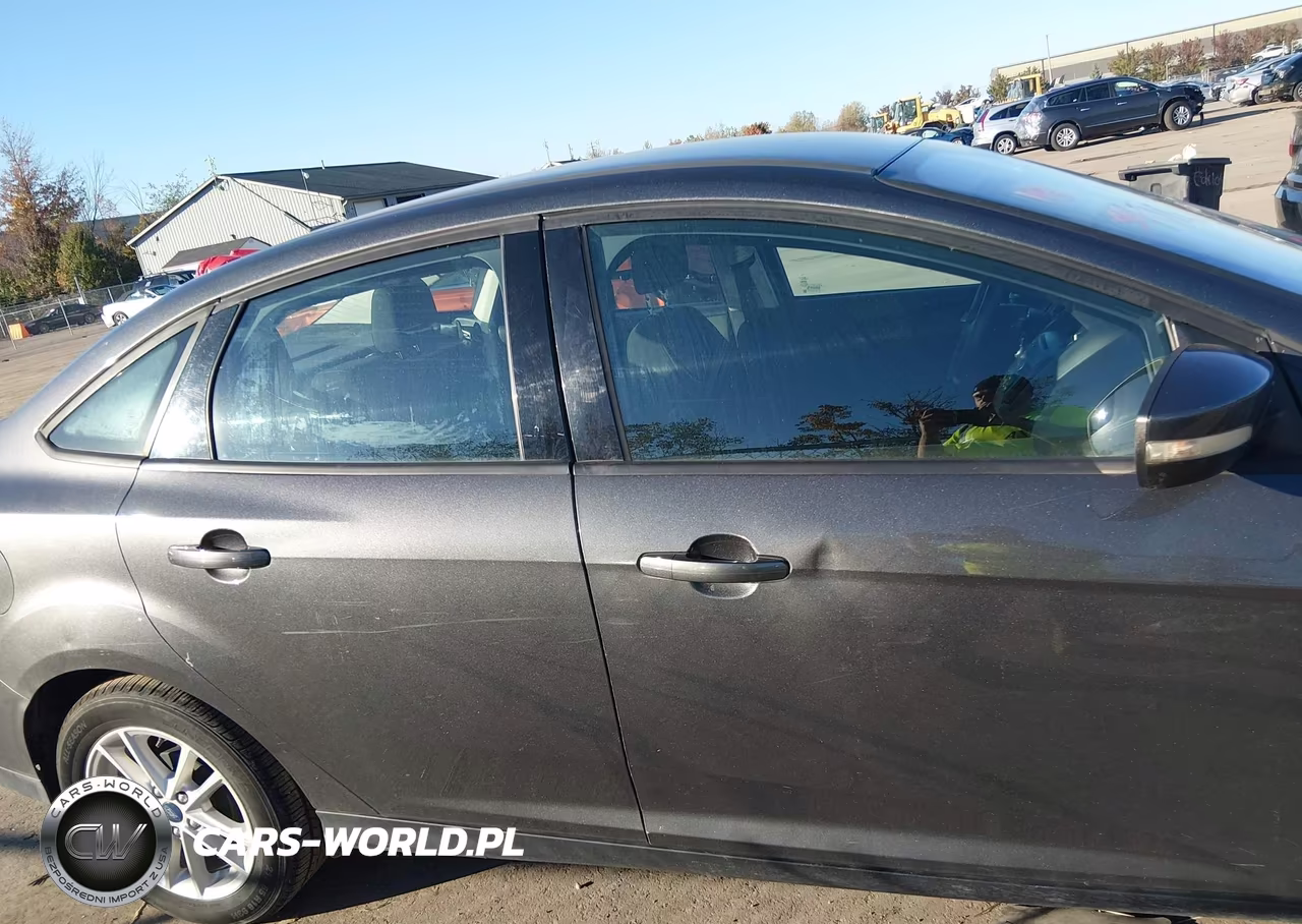 2017 Ford Focus Se VIN:1FADP3F28HL311327 - 13