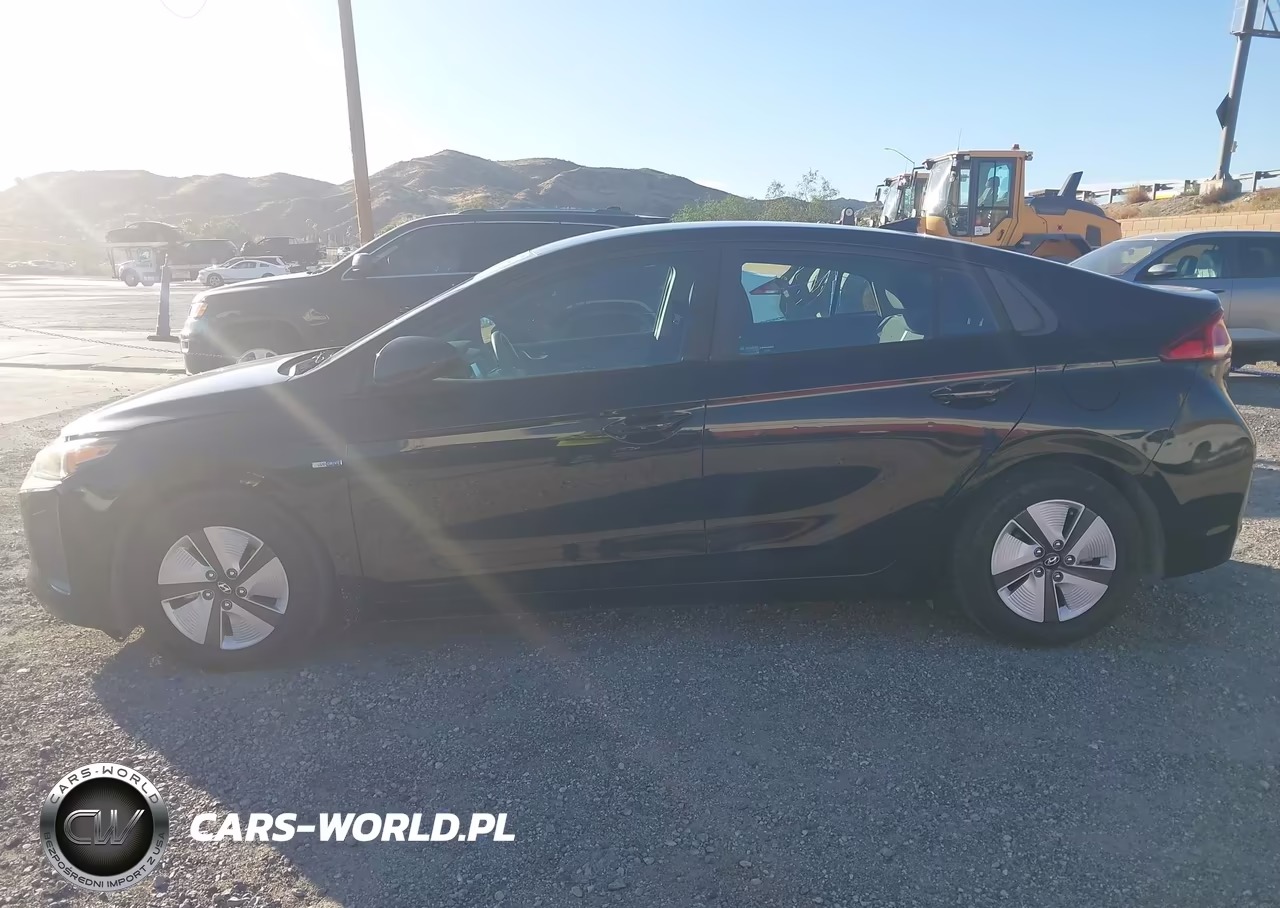 2018 Hyundai Ioniq Hybrid Blue VIN:KMHC65LCXJU075664 - 14