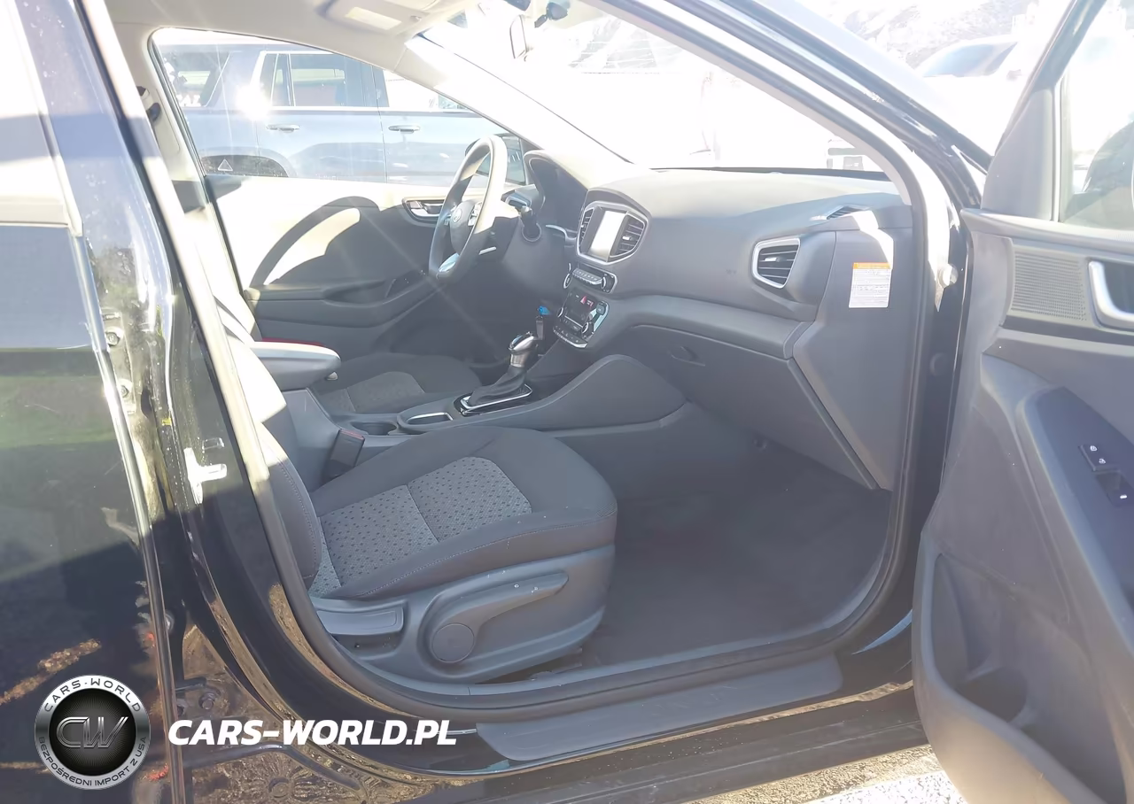 2018 Hyundai Ioniq Hybrid Blue VIN:KMHC65LCXJU075664 - 5