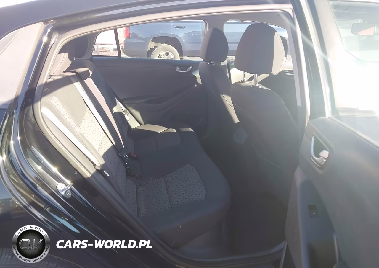 2018 Hyundai Ioniq Hybrid Blue VIN:KMHC65LCXJU075664 - 8