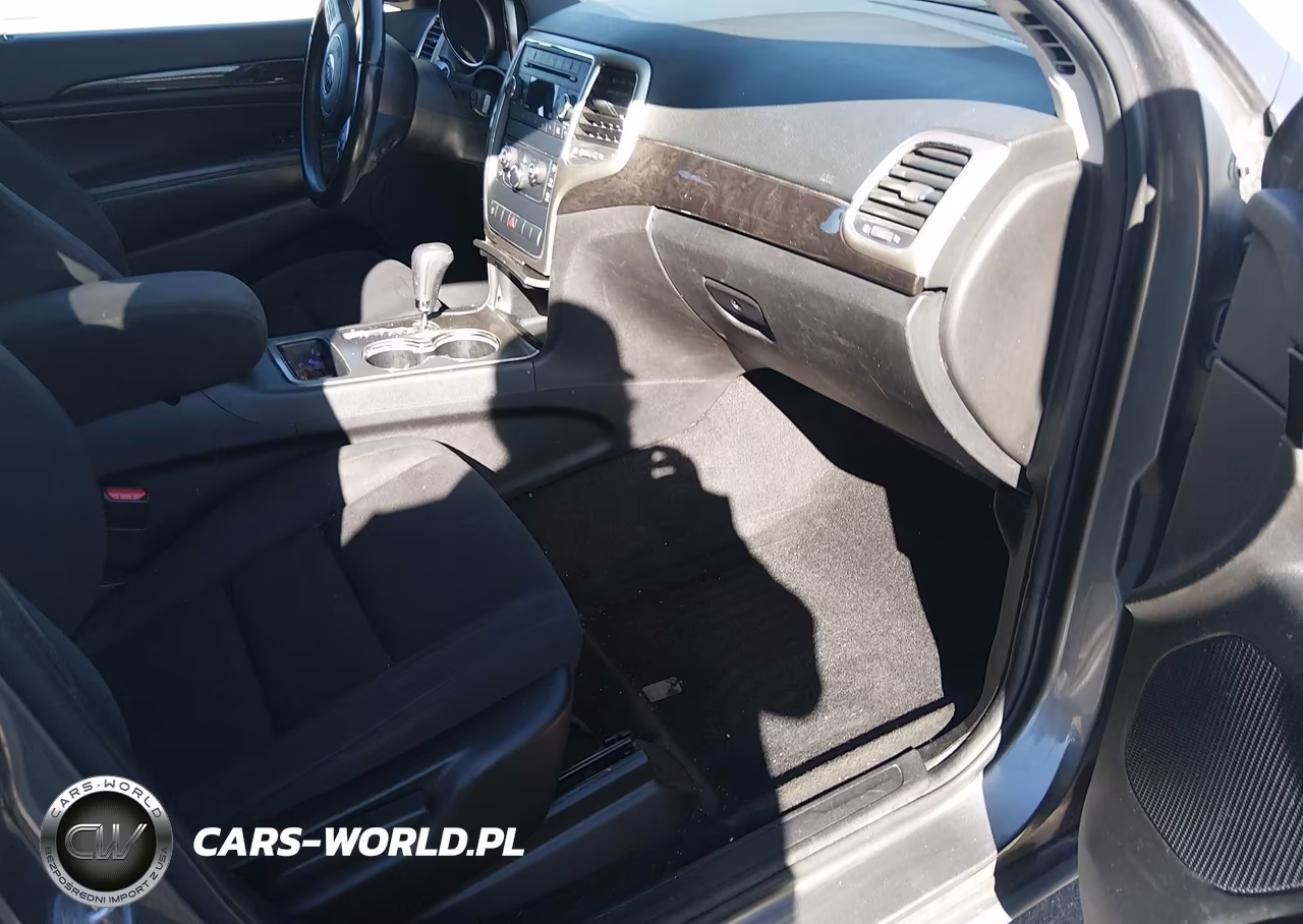 2012 Jeep Grand Cherokee Laredo VIN:1C4RJEAG6CC281947 - 5