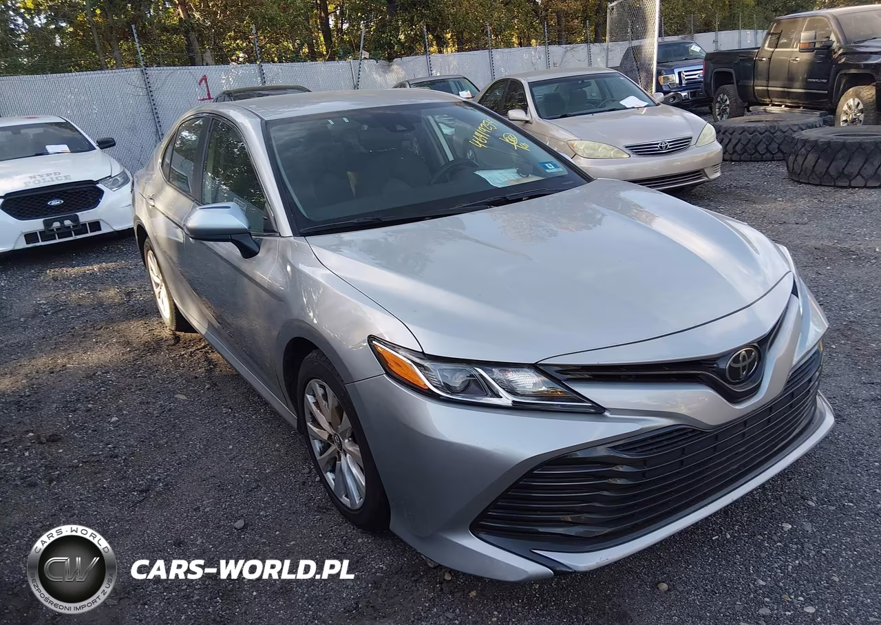 2019 Toyota Camry Le – zdjęcie 1 z 17