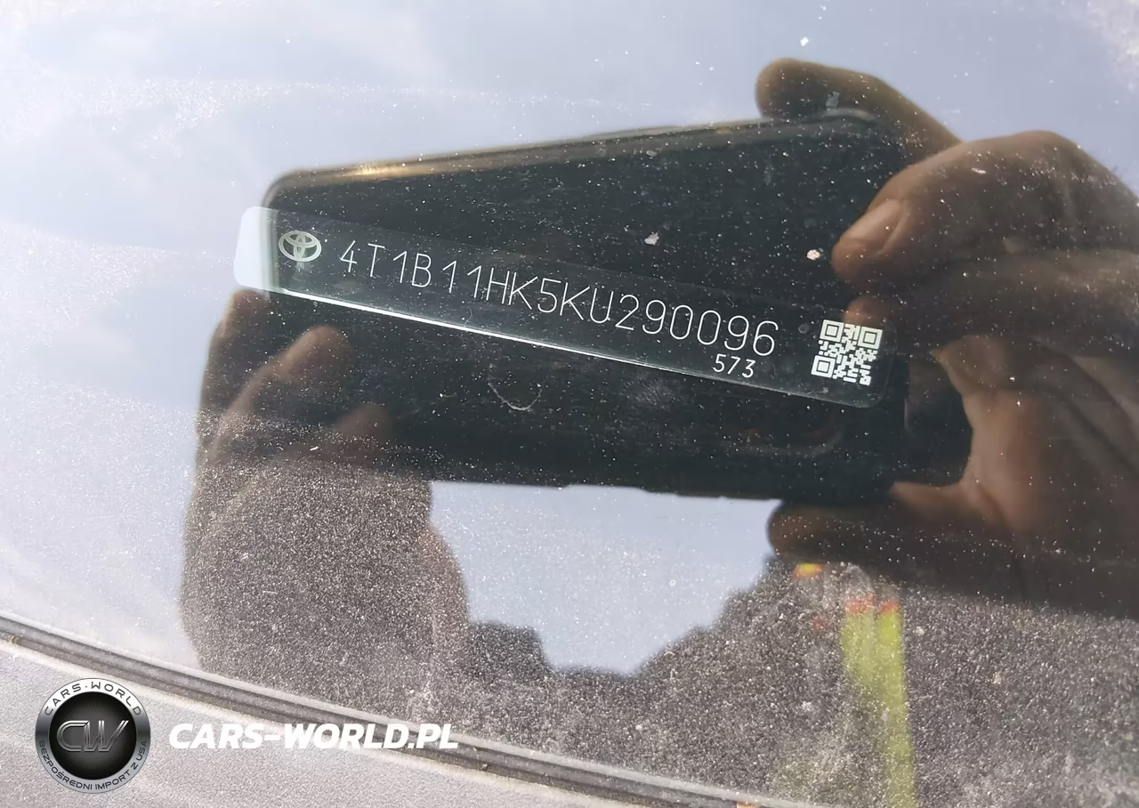 2019 Toyota Camry Le VIN:4T1B11HK5KU290096 - 17