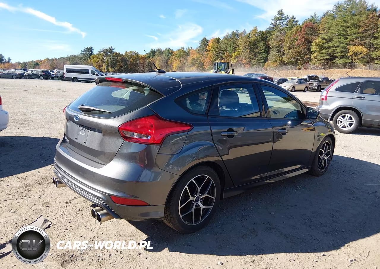 2016 Ford Focus Se VIN:1FADP3K20GL278974 - 4