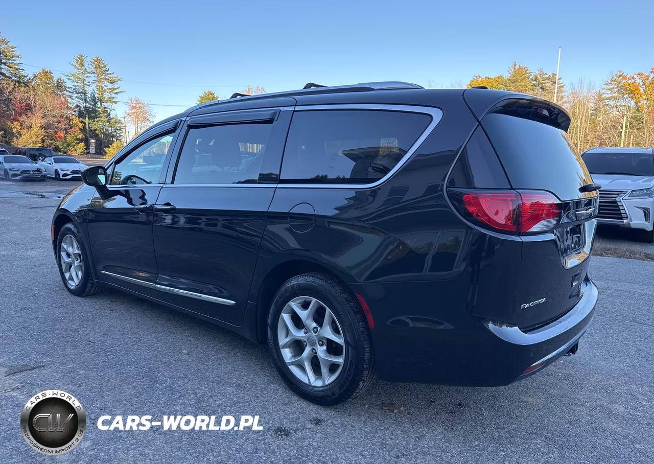 2018 Chrysler Pacifica Touring L VIN:2C4RC1BG9JR128629 - 3