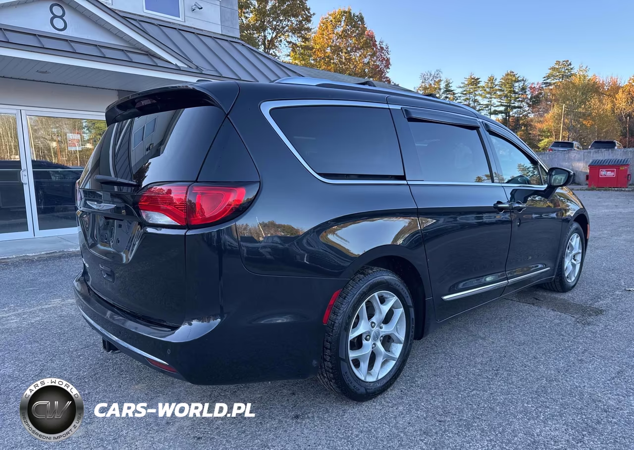 2018 Chrysler Pacifica Touring L VIN:2C4RC1BG9JR128629 - 4