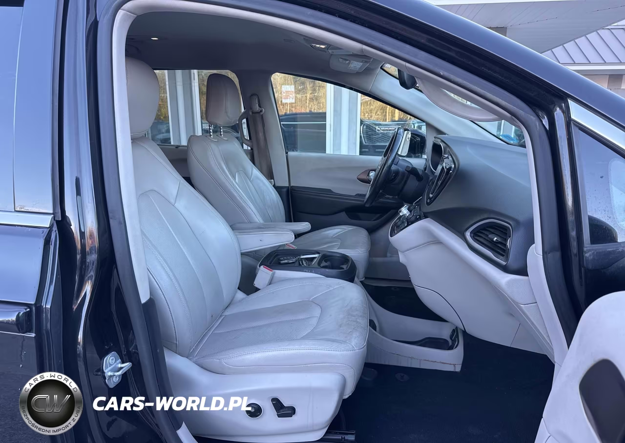 2018 Chrysler Pacifica Touring L VIN:2C4RC1BG9JR128629 - 5