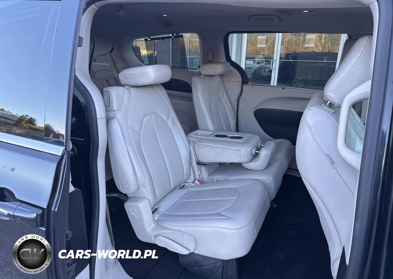 2018 Chrysler Pacifica Touring L VIN:2C4RC1BG9JR128629 - 8