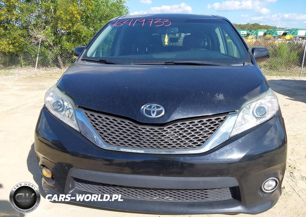 2015 Toyota Sienna Se 8 Passenger VIN:5TDXK3DC7FS552888 - 12