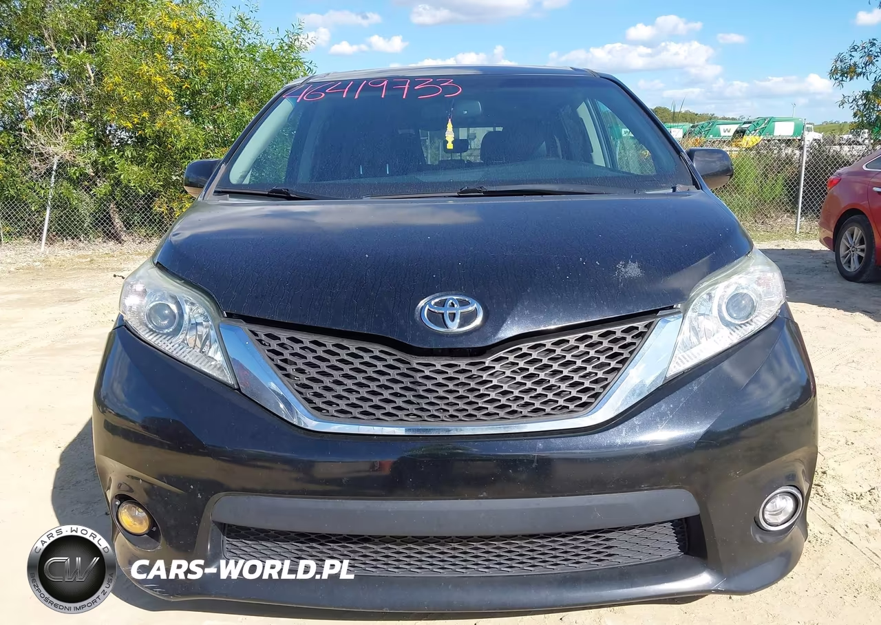 2015 Toyota Sienna Se 8 Passenger VIN:5TDXK3DC7FS552888 - 6