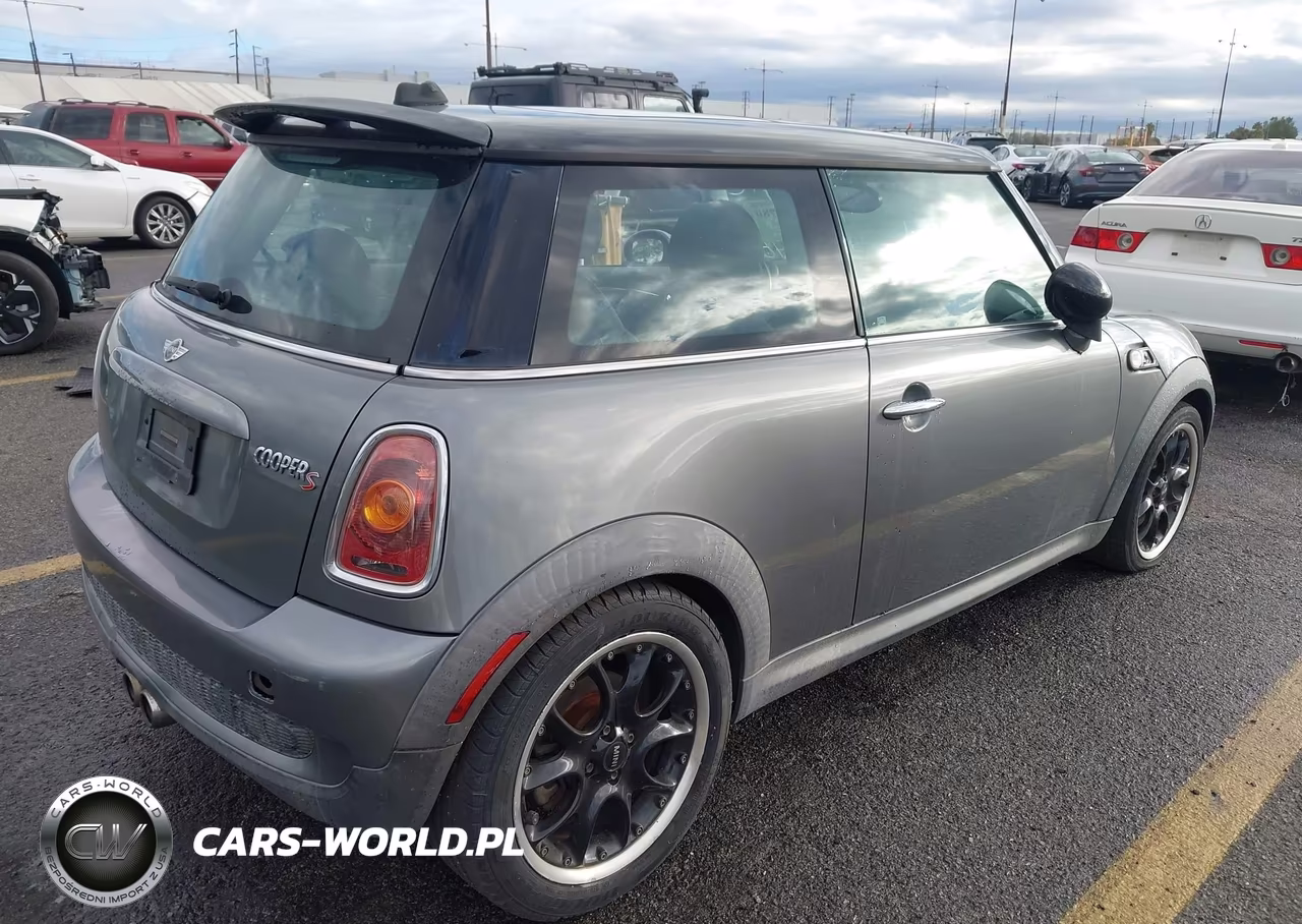2009 Mini Cooper S VIN:WMWMF73509TW85478 - 4
