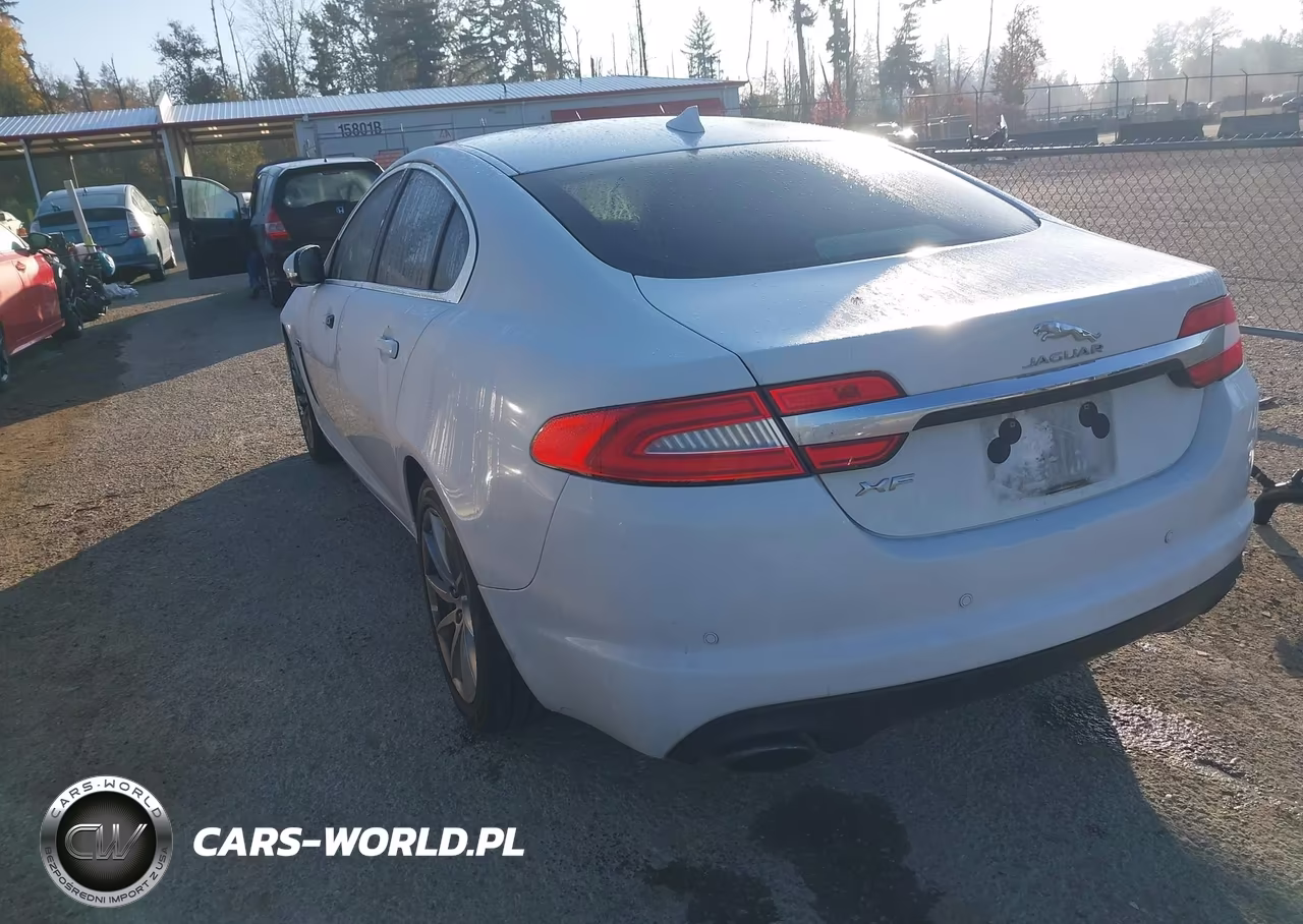 2014 Jaguar Xf I4 T VIN:SAJWA0ES8EPU29775 - 3